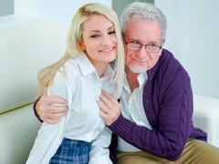 Grosser arsch, Grosser schwanz, Grosse titten, Hundestellung, Zierlich, Dürr, Jungendliche (18+), Titten