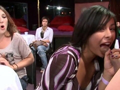 Boquete, Ela vestida ele nu, Dançando, Hardcore, Hd, Interracial, Orgia, Festa