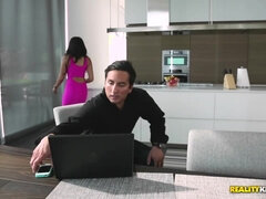 Nana, Brunette brune, Plantureuse, Dingue, Conversation vulgaire, Fétiche, Doigter, Léchez