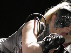 Isot tissit, Suihinotto, Spermashotti, Kyrpä, Naamallinen, Käsihoito, Lävistys, Tatuointi