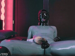 Amatorka, Związanie dyscyplina & dominacja uległość, Wytrysk, Fetysz, Obciąganie, Lateks, Solo