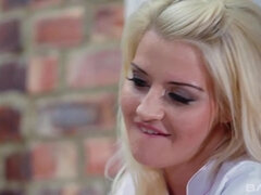 Hot masseuse Sienna Day gives this guy a happy ending with her tight ass