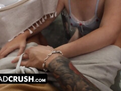 Far, Langt ned i halsen, Hundestilling, Hd, Naturlige bryster, Ridning, Sluge, Bryster