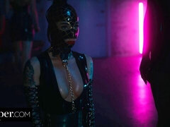 Kont, Bruinharig, Hondjeshouding, 1 man 2 vrouwen, Handbeurt, Latex, Kousen, Trio