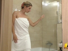 Pressed my cupcakes against the glass and then wank with a explosion of water