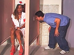 Ebenové, Sestřička