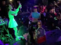 Hatalmas hátsó, Tekintélyes didik, Latin lány, Valóság, Tini