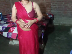 Laal Sari Me Bhabhi Ji Looks Very Hot and Sexy.