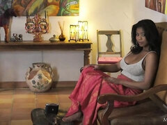 Amatorka, Duże cycki, Brunetka, Palcówka, Bielizna, Masturbacja, Odpędzanie, Cycki