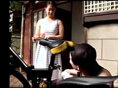 Amateur, Asiático, Chica, Morena, Engañando, Japonés, Madres para coger, Público