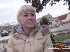 Blond, Bakfra, Runke, Milf, Naturlige bryster, Synsvinkel, Barbert, Stripping