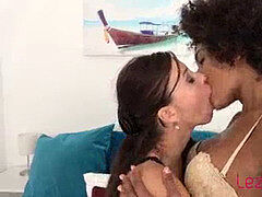 Schwarz, Paar, Schwarz, Europäisch, Fingern, Küssen, Lesbisch, Orgasmus