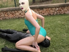 Sezeni na obličeji, Femdom, Latex, Španělské