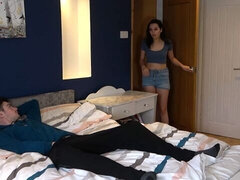 Sovrum, Stor kuk, Avsugning, Brunett, Doggystyle, Naturliga tuttar, Tonåring, Tuttar