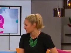 Bebê, Loiroa, Solo chão, Adolescente, Minissaia