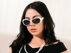 Kuřba, Brunetka, Na pejska, Šaty, Vlasaté, Milf žcbp, Přírodní prsa