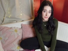 Irish beauty Irishskylar brings sweet vibes and giggles as your girlfriend