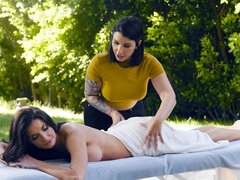 69, Brunette brune, Doigter, Lesbienne, Léchez, Mère que j'aimerais baiser, Dénudage, Tatouage