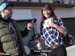 Grosser schwanz, Braunhaarige, Spermaladung, Hd, Im freien, Pov, Öffentlich, Flotter dreier