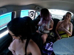 Эксгибиционист, Милф, На природе, На публике, Под юбкой, Подглядывание