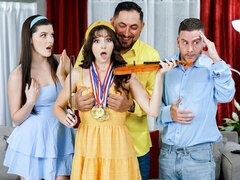 18 jaar, Grote kont, Grote lul, Grote mammen, Hondjeshouding, Kwartet, Mager, Tiener