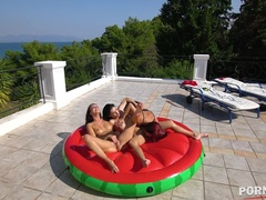 Жопа, Брюнетки, Каблуки, Лесбиянка, Натуральные сиськи, На природе, Киски, Сиськи