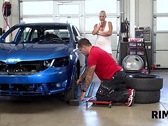 デカパイ, エロ熟女, 巨大, 淫乱熟女, 母, コキ, ショートヘア, オッパイの