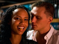 Grosser schwanz, Blasen, Braunhaarige, Hundestellung, Schwarz, Dürr, Jungendliche (18+), Titten