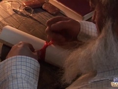Bikini, Braunhaarige, Handjob, Küssen, Lecken, Natürlichen titten, Muschi, Strümpfe