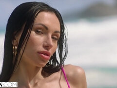 Kukk suging, Brunette, Ansiktssperm, Kyssing, Pornostjerner, Ridning, Russer, Trekant