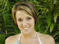 Amador amadora, Bundão, Masturbação, Masturbação, Cabelo curto, Magrinha, Solo chão, Descascar