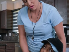 Blonde, Plantureuse, Fille latino, Lesbienne, Léchez, Mère que j'aimerais baiser, Chatte, Maigrichonne