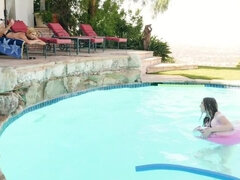 Большие сиськи, Блондинки, Брюнетки, Доминирование, Милф, На природе, Сиськи, Влажная