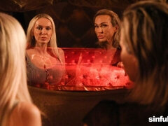 Grosser arsch, Grosse titten, Schwarz, Blondine, Blasen, Hundestellung, Milf, Titten