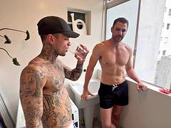 Enthousiasteling, Grote lul, Handbeurt, Zoenen, Spier, Openbaar, Mager, Tatoeage