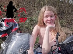 Bisexuální, Vysokoškolačka, Masturbace, Orgasmus, Drobounká, Na veřejnosti, Spandex, Punčochy