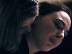 Avsugning, Brunett, Par, Dildo, Flickvän, Kysser, Slick, Polis