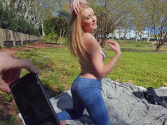 Blonde cutie Amaris sunsual outdoor sex