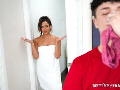 Hatalmas hátsó, Monumentális dákó, Tekintélyes didik, Cumizás, Gesztenyebarna, Kutya póz, Latin lány, Érett feleség