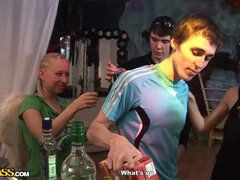 Блондинки, Брюнетки, Колледж, Группа, Каблуки, Лесбиянка, Пирсинг