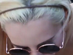 Stora tuttar, Blondin, Avsugning, Underkläder, Onani, Utomhus, Liten och nätt, Fitta