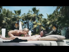 Sucer une bite, Couple, Éjaculation interne, Hard, De plein air, Piscine, Rasée, Mouillée