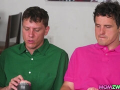 Μεγάλος κώλος, Ξανθιά, Βαθυ λαρυγγι, Ομάδα, Μαλακία, Σκληρό, Μαμά, Τατουάζ