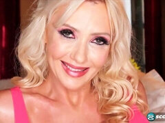 Анальный секс, Большие сиськи, Блондинки, Лизание, Милф, Тату, Между сисек, Сиськи