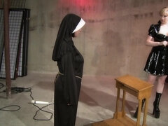 Blondína, Brunetka, Dominancie, Femdom, Fetiš, Lesbické, Prirodzené prsia, Hračky