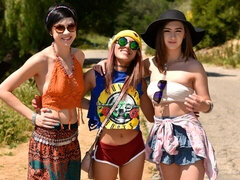 Cul, Sucer une bite, Le plan cul à quatre, Groupe, Branlette thaïlandaise, Pov, Rasée, Adolescente