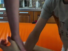 18, Amatör, Stor kuk, Par, Sperma shot, Handjobb, Mager, Tonåring