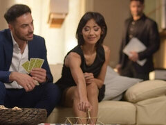 Stor kukk, Kukk suging, Brunette, Bakfra, Naturlige bryster, Tynn, Tenåring, Pupper