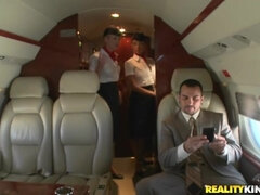 Blondin, Brunett, Klädd kvinna naken man, Ansiktsbehandling, Handjobb, Latina, Milf