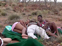 Afrykański, Duży kutas, Czarny, Obciąganie, Ciemna karnacja, Twarzowy, Grupa, Na wolnym powietrzu